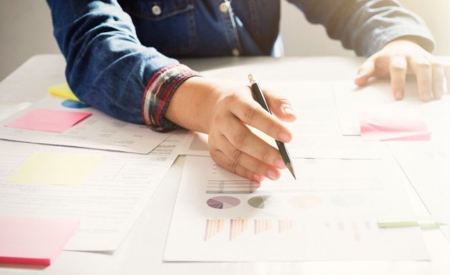 Reviewing a project plan and technical documents
